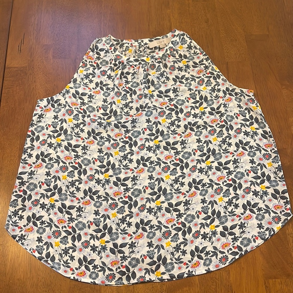 LOFT (M) - Floral Sleeveless Blouse